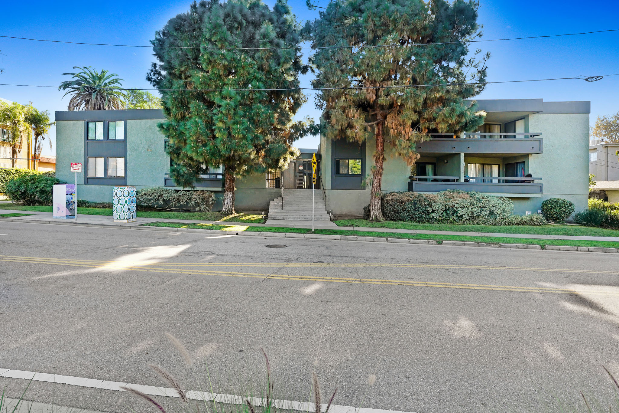 9400 Exposition Building Photo 1