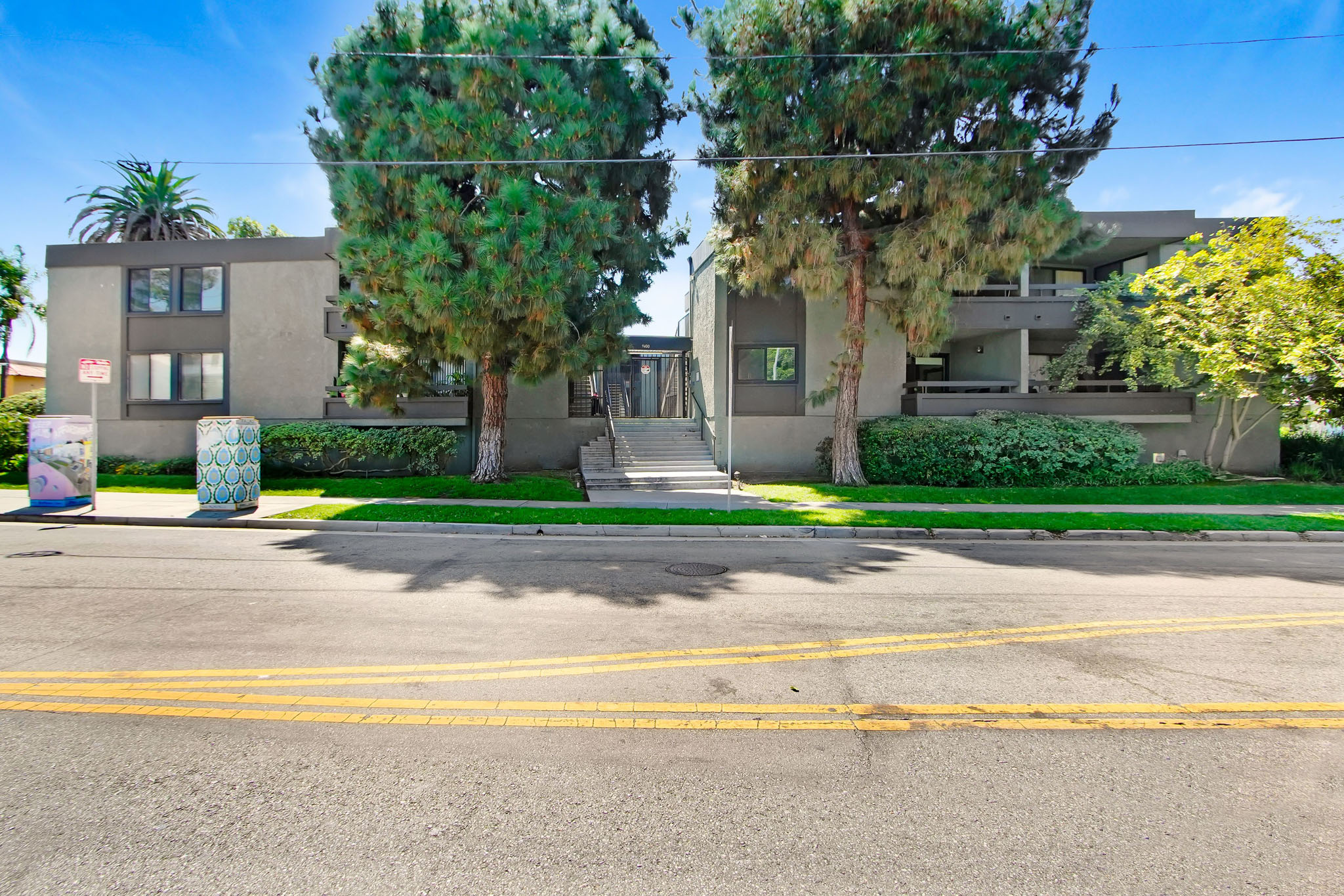 9400 Exposition Building Photo 2