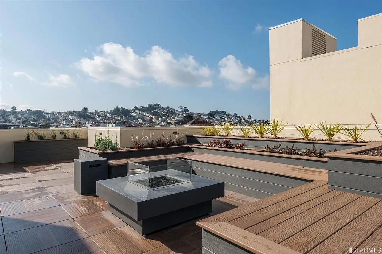 1490 Ocean Building Photo 2